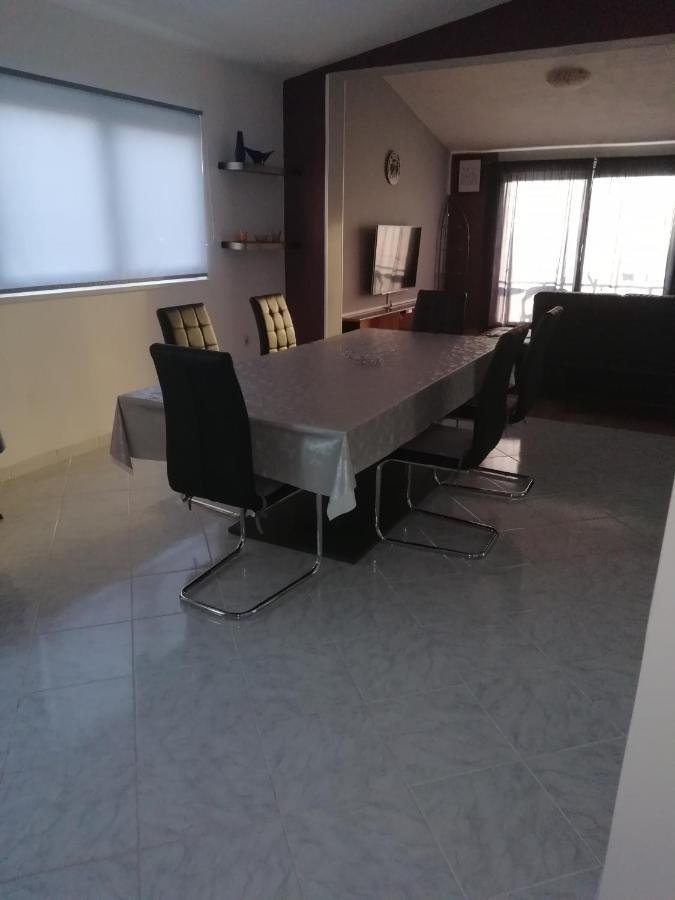 Apartment Viktoria Примоштен Екстер'єр фото