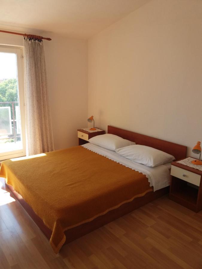 Apartment Viktoria Примоштен Екстер'єр фото